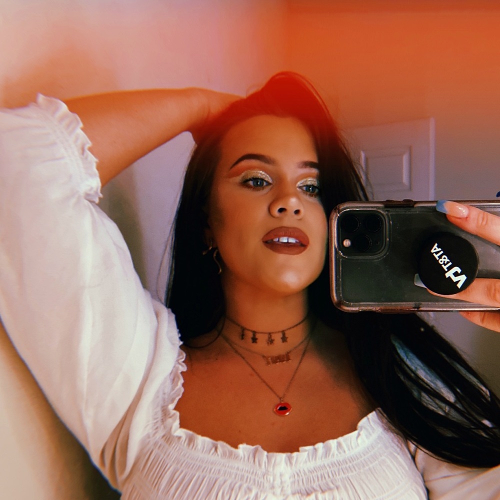 Meet your Posher, Adrianna